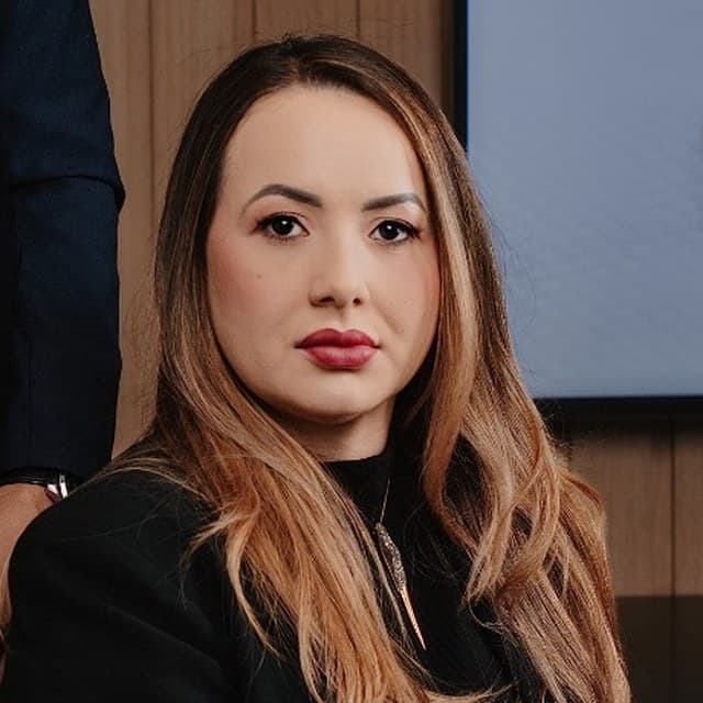 Dra. Nara Caroline